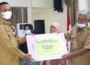 Wako Pariaman Serahkan 473 Unit Tangki Septik