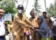 Komitmen Tingkatkan Ekonomi Masyarakat Kota Pariaman, Serahkan Bantuan Masyarakat