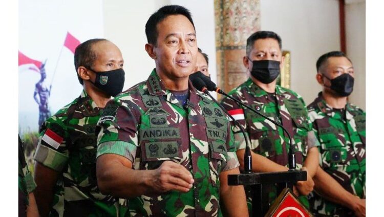 JELASKAN—Panglima TNI  Jenderal Andika Perkasa saat berikan penjelasan saat kunjungannya ke Papua.