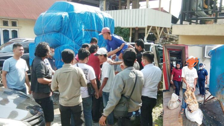 JUAL SATWA DILINDUNGI— Pelaku perdagangan bagian tubuh satwa dilindungi ditangkap tim gabungan KLHK  dan Polres Solok Kota dengan barang bukti kulit dan tulang beruang serta sisik trenggiling.