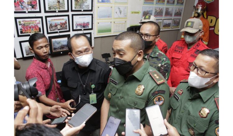 Kesiapsiagaan Sumbar Tetap Terjaga meski ”Low Risk” Karhutla 1 KETERANGAN— Wakil Gubernur Sumbar Audy Joinaldy saat memberikan keterangan kepada wartawan usai acara, Kamis (2/12).