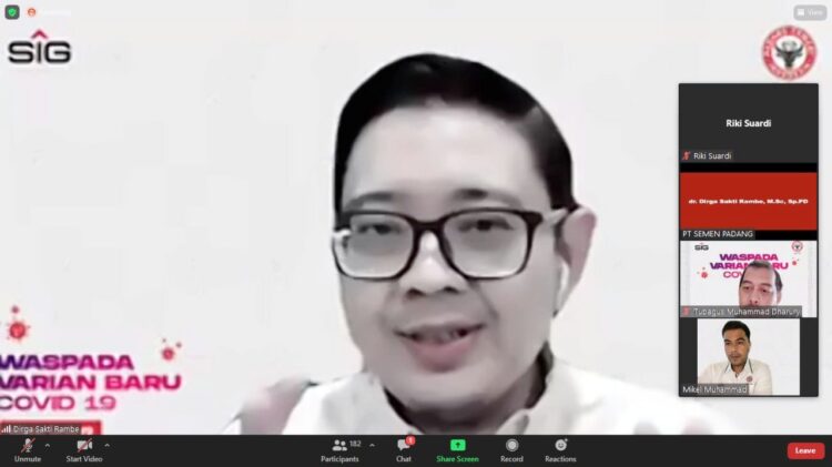 WEBINAR COVID-19— Dokter spesialis penyakit dalam yang juga seorang vaksinolog, yaitu dr. Dirga Sakti Rambe, M.Sc, Sp.PD menjadi pemateri dalam webinar series tentang Covid-19, Rabu (15/12).