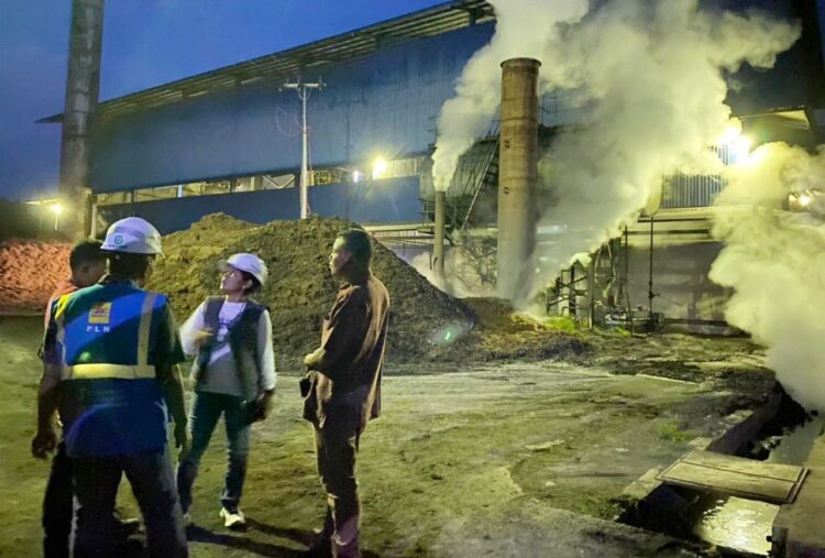 PT DSL Beralih ke PLN 1 PT Dharmasraya Sawit Lestari (DSL), salah satu pabrik pengolahan sawit menjadi minyak sawit di daerah Nagari Sungai Rumbai resmi beralih menjadi pelanggan PLN. PT DSL berlangganan dengan Layanan Premium Daya LI3-555kVA.