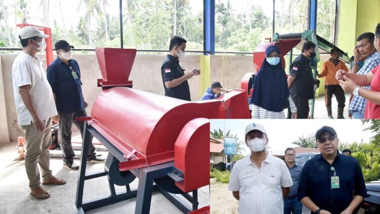 TINJAU—Wako saat tinjau pengolahan sampah bersama dirjen kementrian lingkungan hidup dan wako bersama dirjen kementrian lihan pengolahan sampah.