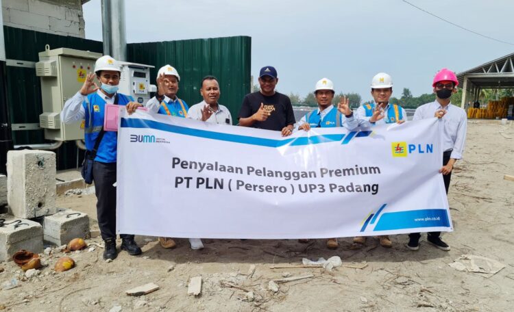 PLN Unit Pelaksana Pelayanan Pelanggan (UP3) Padang resmikan dua Pelanggan Premium baru, Senin (18/01).