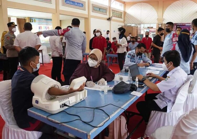 Pelaksanaan vaksinasi dosis ketiga (booster) yang diluncurkan Pemerintah Pusat serentak mulai hari ini, Rabu (12/1) di Kota Padangpanjang perdana digelar di Rumah Tahanan Negara (Rutan) Kelas IIB Padang Panjang (Rupajang).
