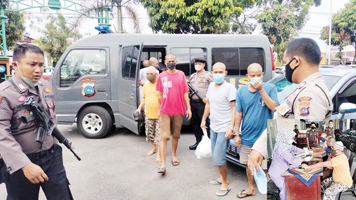 60 Tahanan Dipindahkan ke Rutan Anak Aia 1 JALANI TES— Puluhan tahanan dari berbagai Polsek, Polresta Padang dan Polda Sumbar menjalani tes Covid-19 sebelum dipindahkan ke Rutan Anak Aia, Rabu (26/1).