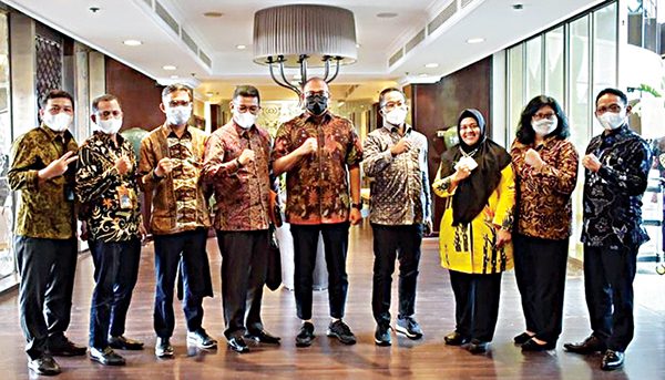 Ruislag GOR Agus Salim 38 Tahun Mangkrak, Andre Roside Turun Tangan Pertemukan Pemprov Sumbar dengan Direksi BNI 1 PERTEMUAN— Anggota DPR RI Andre Rosiade membawa sejumlah kepala OPD Pemprov Sumbar bertemu direksi BNI untuk menyelesaikan persoalan ruislag lahan GOR Agus Salim Padang.