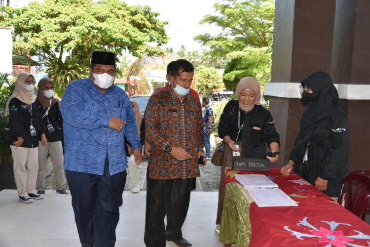 DANGPARIAMAN, METRO
Bupati Padangpariaman Suhatri Bur, kemarin, menghadiri kegiatan IKASMALA Back to School (IBS) tahun 2022  di halaman SMA Negeri 1 Lubuk Alung Kabupaten Padangpariaman.