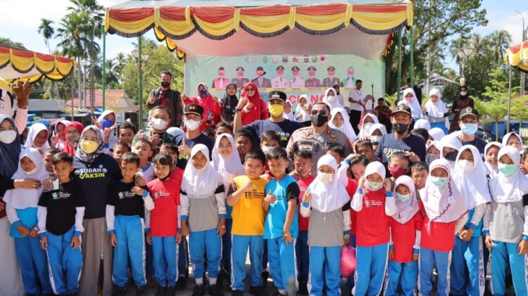 LUNCURKAN--Pemkab Sijunjung launching vaksinasi untuk anak usia 6-12 tahun di RTH Logas, Muaro Sijunjung. Kamis (20/1).