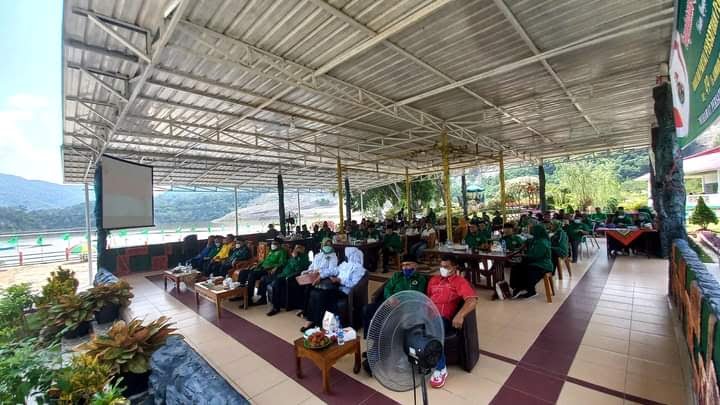 PERINGATI—Partai Persatuan Pembangunan (PPP) berlambang Ka'bah peringati hari lahirnya yang ke-49 di objek wisata Mervoon Kandi Heritage.