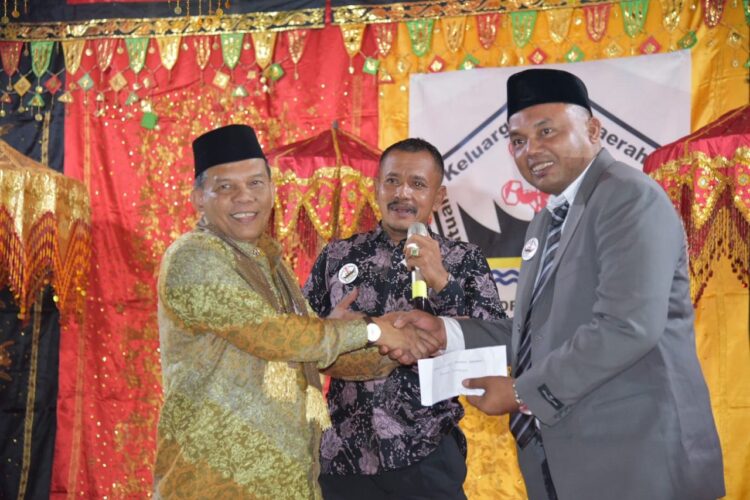 Berbenah dengan Objek Wisata di Padangpariaman 1 Wakil Bupati Padangpariaman Rahmang, kemarin, menghadiri pelantikan dan pengukuhan pengurus Persatuan Keluarga Daerah Piaman (PKDP) Kabupaten Merangin Provinsi Jambi periode 2020 - 2025.