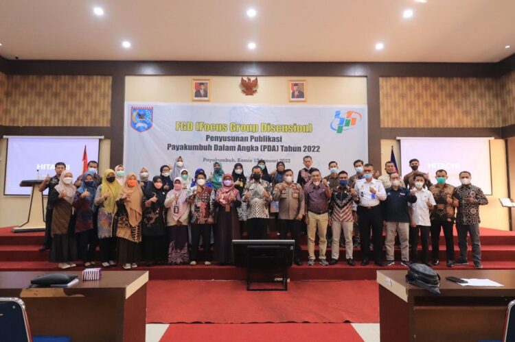 FOTO BERSAMA— Diskominfo dan BPS gelar FGD jelang penyusunan PDA foto bersama.