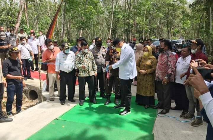 Jalan Batang Laweh Padang Sibusuk Dibangun, Akses Masyarakat Semakin Mudah 1 Peresmian pembangunan jalan Simpang 5 Batang Laweh di Nagari Padang Sibusuak.