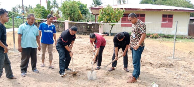 Lapangan Takraw BBTC Balai Baru Dibenahi, Anggota DPRD Zulhardi Z Latif Anggarkan Rp25 Juta 1 GORO—Anggota DPRD Padang Zulhardi Z Latif terlibat goro benahi lapangan sepak takraw Balai Baru Takraw Club (BBTC) Balai Baru Gunung Sarik, Kuranji.
