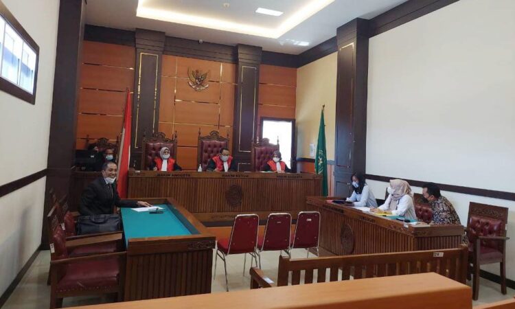 Soal Utang Negara Tahun 1950, Presiden, Menteri Keuangan dan DPR RI Digugat ke Pengadilan 1 GUGATAN PERDATA— Sidang gugatan perdata terkait utang negara yang mencapai hampir Rp 60 miliar yang diajukan Hardjanto Tutik di Pengadilan Negeri Kelas IA Padang.