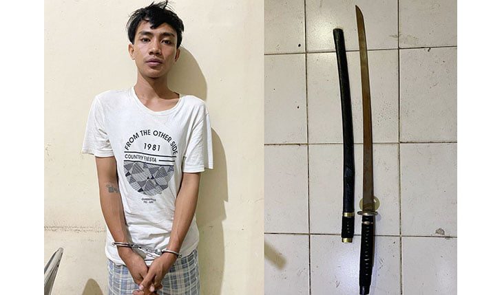 PEMBACOK— Afrizal (22) yang membacok lawan tawurannya ditangkap Tim Klewang dengan barang bukti sebilah pedang samurai.