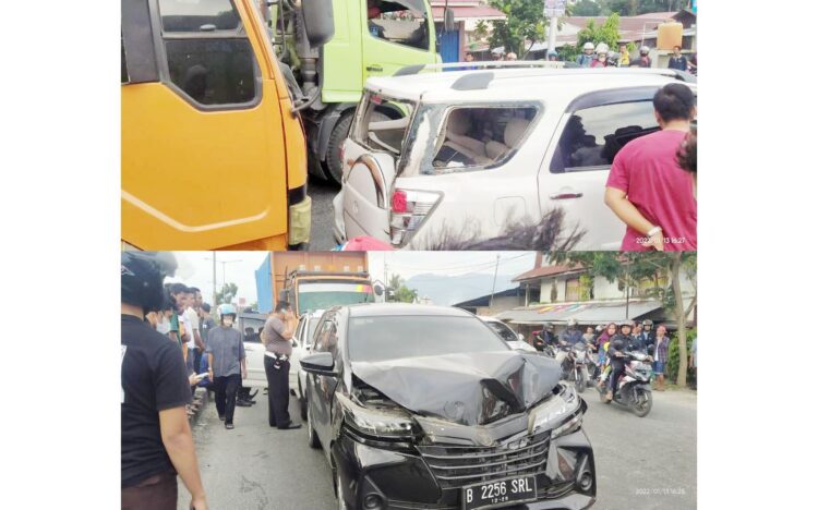 TABRAKAN— Kondisi kendaraan yang terlibat tabrakan beruntun di Jalan By Pass, Simpang Sungai Sapih, Kecamatan Kuranji.