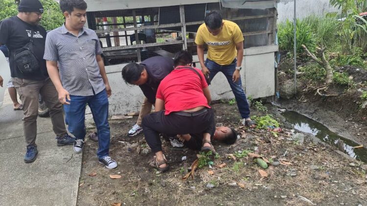 3 Kali Dipenjara, Residivis Mencuri lagi, Dihadiahi Timah Panas karena Melawan saat Ditangkap 1 PENCURI DILUMPUHKAN— Tim Satreskrim Polres Padangpariaman melumpuhkan pelaku pencurian berinisial FB (29) saat ditangkap di Tunggul Hitam, Kecamatan Koto Tangah.