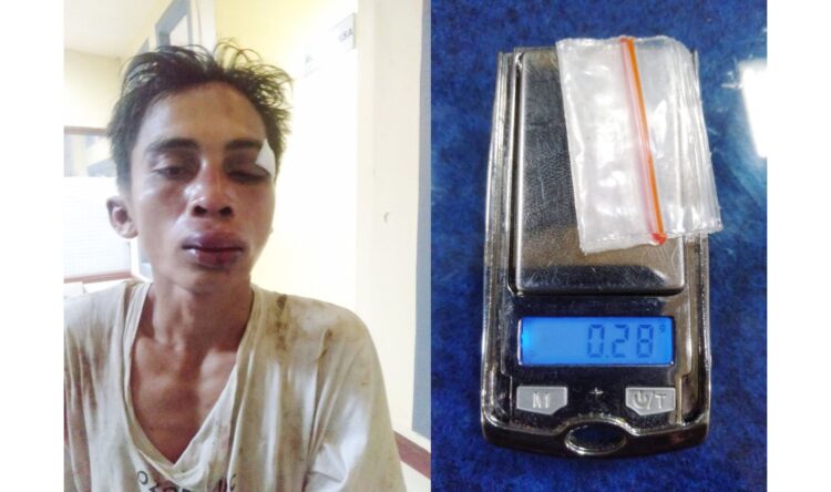 DIRINGKUS— RH alias Amaik (31) diringkus tim Rajawali Satresnarkoba Polresta Padang saat bertransaksi narkotika jenis sabu dengan seorang pengedar