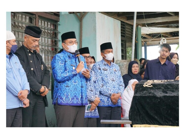 BELASUNGKAWA— Wabup Richi Aprian ucapkan belasungkawa atas meninggalnya Wali Nagari Jaho Edi Dt. Marajo.