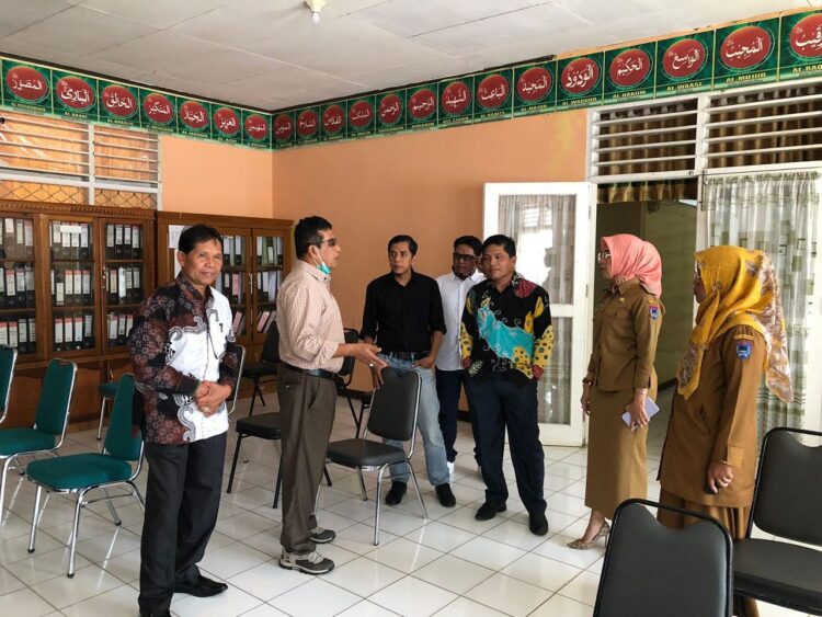 Camat Sampaikan Soal Minimnya Becak Motor pada Komisi A 1 BINCANG—Komisi A DPRD Kota Payakumbuh berbincang hangar dentan camat Payakumbuh Timur .