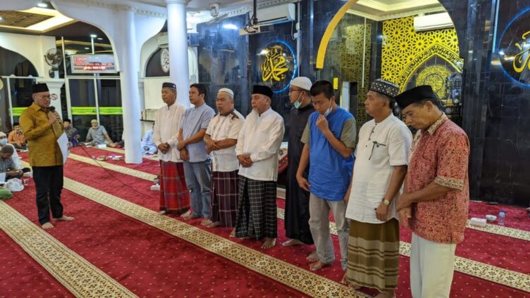 LANTIK— Ketua Ikatan Keluarga Auduri Indah (IKADI) H Sengaja Budi Syukur, SH Dt Bandaro Jambak Ketua Masjid Baitul Hadi periode 2022-2024 Drs Afrizal Moetwa MA.