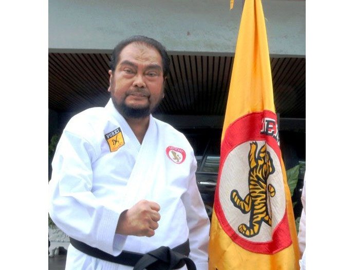 Rapat Pleno Perdana 2022 Hingga Larut Malam, Bahas Penganugerahan DAN Kehormatan 1 Leonardy Harmainy