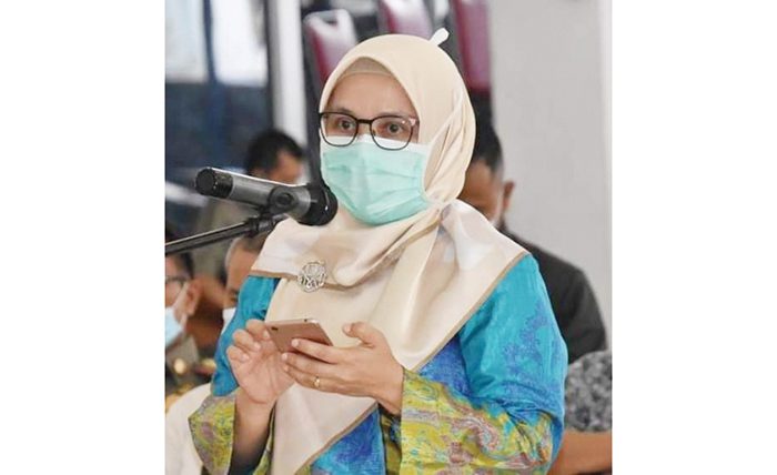 Magdalena
Camat Nanggalo