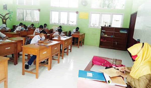 Persentase Vaksinasi Lansia Rendah, PTM belum bisa Full, Kota Padang Kembali Berstatus PPKM Level 2, Arfian: Sekolah masih 4 Jam, Kehadiran 50 Persen Siswa 1 Masih 50 persen