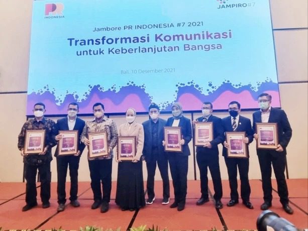 PR Indonesia mengukuhkan Menteri Perdagangan Muhammad Lutfi sebagai Pemimpin Paling Populer (Most Popular Leader) selama tahun 2021. Penghargaan diberikan karena Mendag Lutfi dinilai berhasil mewujudkan reputasi positif kementerian dan pemerintah di mata publik.