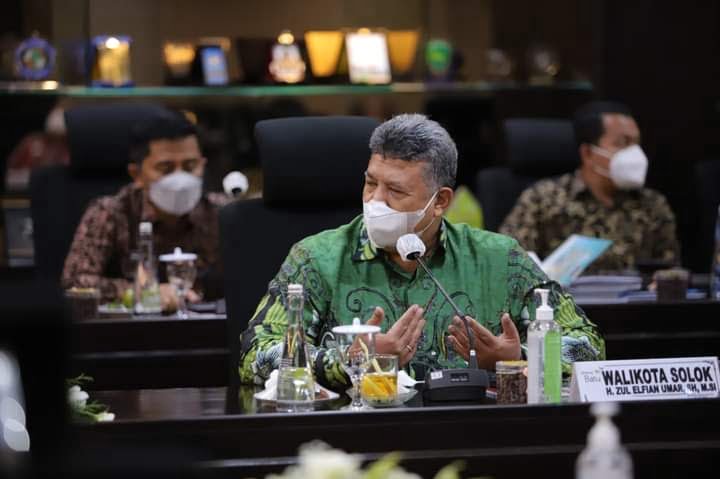 HADIRI RAKER— Wali Kota Solok Zul Elfian mengahdiri rapat kerja APEKSI di wilayah I.