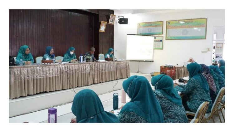 RAPAT—TP-PKK Tanah Datar ketika rapat kerja perdana diawal tahun 2022 bersama OPD Dinas PMDPPKB.