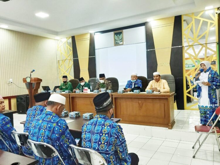 BKMT Wujudkan Bukittinggi Hebat yang Religius 1 LANTIK— Ketua BKMT Sumbar H Abdul Aziz melantik kepengurusan BKMT Bukittinggi masa jabatan 2020-2025 yang dipimpin H Syamsul Bahri.