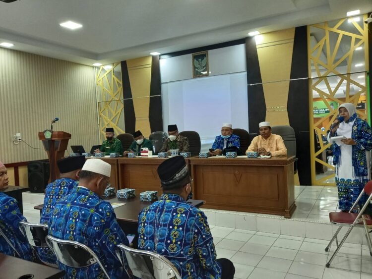 Pengurus Badan Kontak Majelis Taklim (BKMT) Kota Bukittinggi masa jabatan 2020 – 2025 yang dipimpin H. Syamsul Bahri dikukuhkan oleh Ketua BKMT Provinsi Sumbar H. Abdul Aziz. Kegiatan itu dilaksanakan di Aula Kemenag Bukittinggi, Kamis (30/12) lalu.