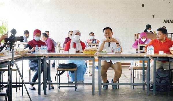 Perbankan Syariah Makin Diminati Warga Sumbar, Kepala OJK: Aset, Pembiayaan dan Dana Pihak Ketiga Tumbuh 1 PAPARKAN— Kepala OJK Perwakilan Sumbar memaparkan kondisi kondisi sektor jasa keuangan di Sumbar triwulan IV tahun 2022, Jumat (28/1).