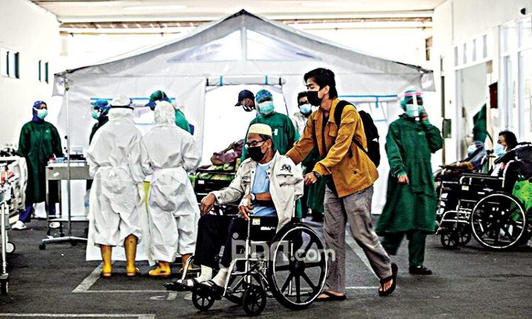 UNGKAP—Perhimpunan Dokter Paru Indonesia mengungkapkan ciri-ciri dari gejala varian Covid-19 Omicron.