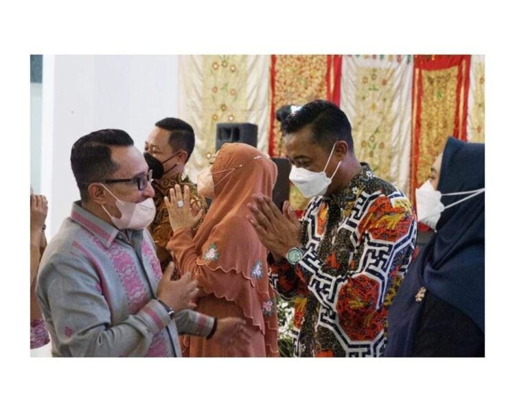 Bupati Tanah Datar Eka Putra menyampaikan ucapan terima kasih atas kerjasama dan sinergitas yang terjalin antara Kepala Polisi Resor (Kapolres) Tanah Datar AKBP. Rokhmad Hari Purnomo bersama Pemerintah Daerah selama menjabat dua tahun empat bulan.