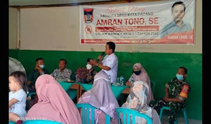 SERAP ASPIRASI— Anggota DPRD Kota Padang Amran Tono,  banyak menerima berbagai usulan dari aspirasi yang disampaikan warga RW IX, Kelurahan Pampangan Nan XX, saat reses dapil, Sabtu (15/1).