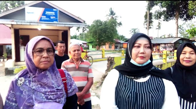 Reses I Elly Thrisyanti, Warga Pegambiran-Ampalu Harapkan Perbaikan Jalan 1 KUNJUNGI WARGA— Anggota DPRD Kota Padang Elly Thrisyanti mengunjungi konstituennya di RW 17 dan RW 18 Kelurahan Pengambiran-Ampalu Nan XX, Kecamatan Lubuk Begalung.
