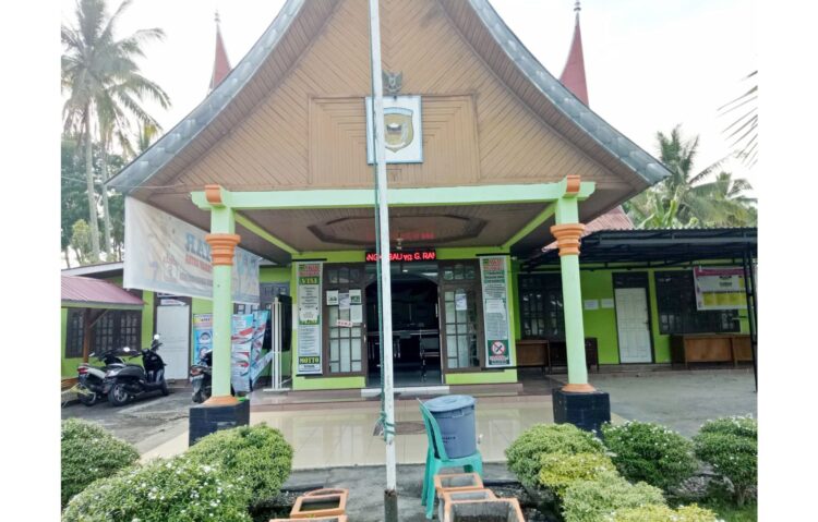 Pemerintah Kabupaten Tanah Datar telah menerbitkan Surat Edaran (SE) Bupati Tanah Datar tentang Pakaian Dinas Aparatur Sipil Negara (ASN) dan Non ASN.