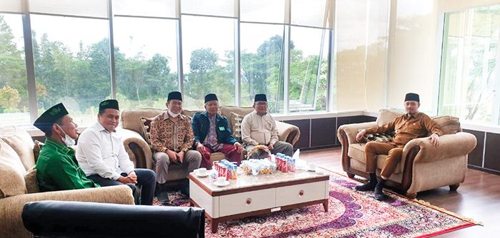 NU Diharapkan Bisa Bersinergi dengan Pemerintah 1 SILATURAHMI— Wali Kota Bukittinggi H Erman Safar SH ketika menerima Pengurus Cabang Nahdlatul Ulama (PCNU) Kota Bukittinggi.