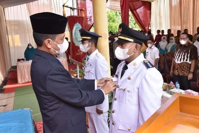 SERTIJAB— Wali Kota Pariaman Genius Umar saat  acara serah terima jabatan Camat Pariaman Tengah.