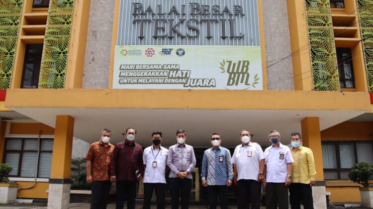 KUNJUNGI BBT— Wali Kota Sawahlunto Deri Asta berkunjung ke Balai Besar Tekstil (BBT) di Kota Bandung untuk membahas sinergi pemerintah kota dengan BBT.