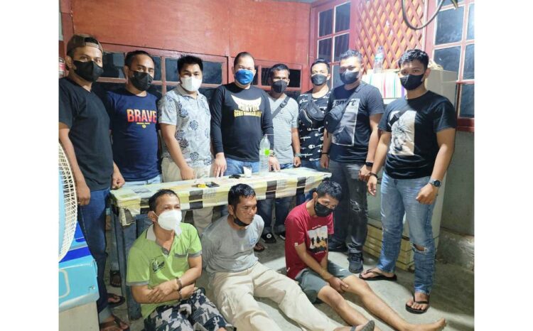 PENGEDAR SABU— Tiga pengedar sabu ditangkap Tim Rajawali Satresnarkoba Polresta Padang di lokasi berbeda.