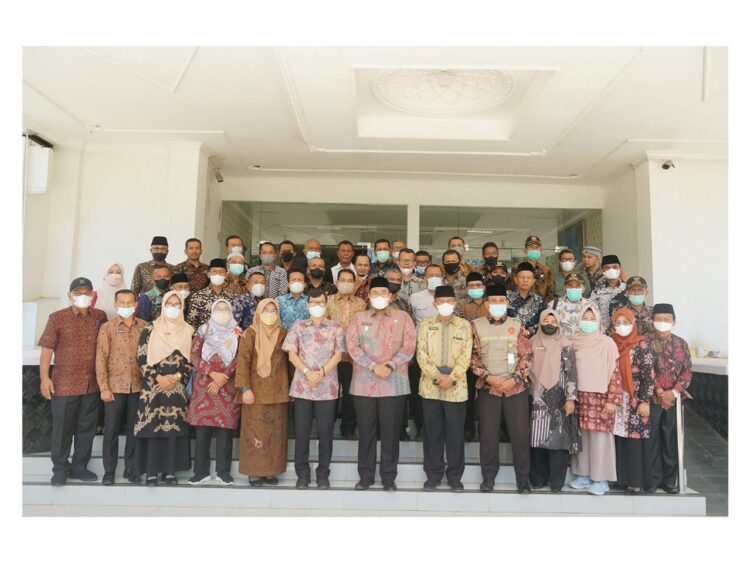 Wakil Bupati Tanah Datar Richi Aprian membuka rapat kerja bersama Wali Nagari se kabupaten Tanah Datar, bertujuan untuk membahas program kerja yang akan dilakukan kedepannya, dilaksanakan di Aula Eksekutif, Kantor Bupati Tanah Datar, Pagaruyung, Kamis (20/1/).