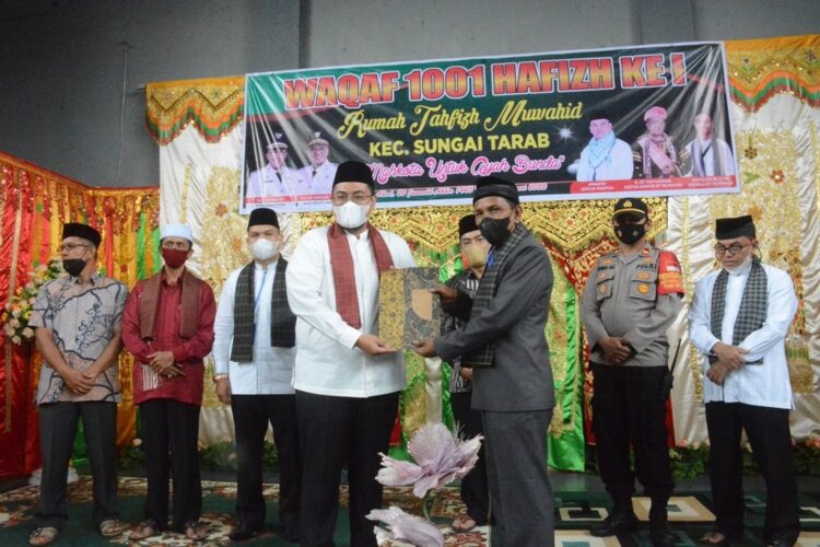 TABLIGH AKBAR— Wakil Bupati Tanah Datar Richi Aprian menyampaikan apresiasi dan terima kasih kepada penyelenggara kegiatan tabligh akbar.