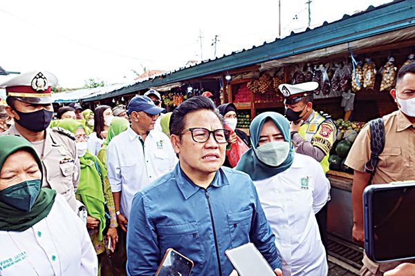 KUNJUNGAN— Wakil Ketua DPR RI Abdul Muhaimin Iskandar atau Gus Muhaimin saat kunjungan kerja di Pasar Rogojampi, Banyuwangi, Jatim pada Kamis (20/1).