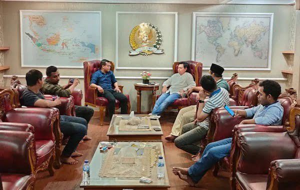 Soal Masa Jabatan Presiden, Wakil Ketua DPD RI: Hargai Konstitusi dan Kedaulatan Rakyat 1 DIALOG— Wakil Ketua Dewan Perwakilan Daerah RI Sultan B Najamudin posisi (depan sebelah kanan) saat dialog.