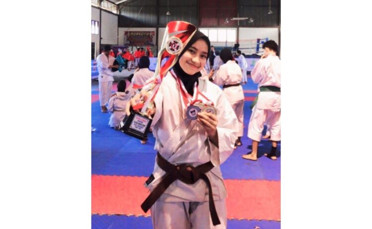TERBAIK—Yessa Tika Pratiwi dietapkan Pengprov Perkemi Sumbar sebagai atlet terbaik pada Kejuaraan Daerah Kempo se-Sumbar Piala Walikota Padang 2021.